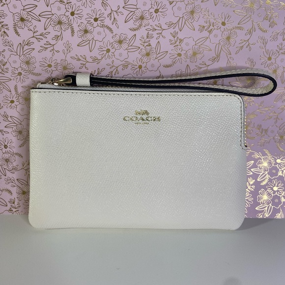 NWT Coach White Clutch F58032 - Picture 3 of 12